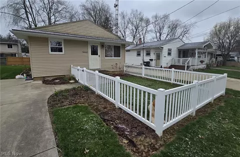 2312 43rd St NW, Canton, OH 44709