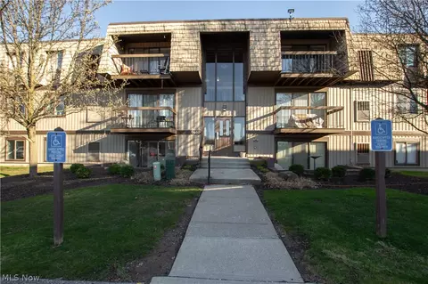 9610 Cove Dr #B20, North Royalton, OH 44133