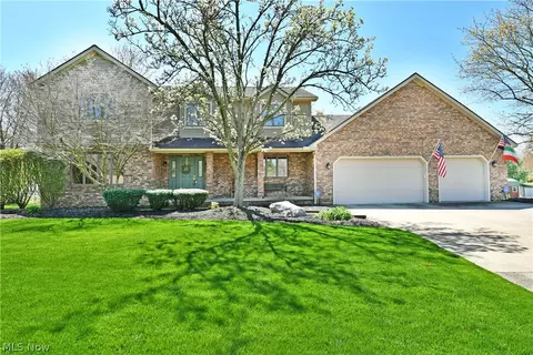 413 Hawthorne Trl, Cortland, OH 44410