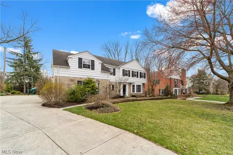 23400 Stanford Rd, Shaker Heights, OH 44122