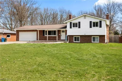 7255 Noll Dr, North Ridgeville, OH 44039