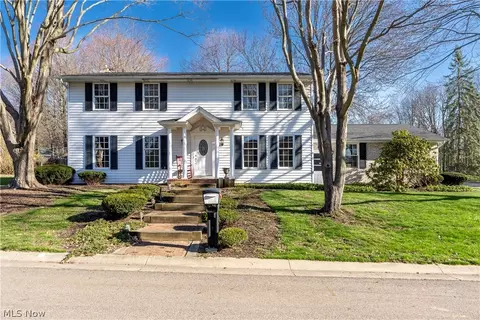 2445 Foxway Cir NW, North Canton, OH 44720