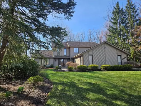 6566 Queens Way, Brecksville, OH 44141