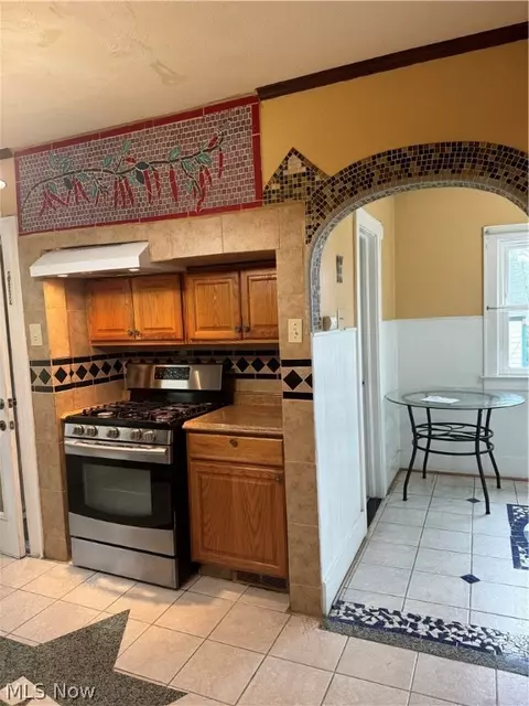 Entry Way - 2910 Park Dr, Lorain, OH 44052 photo 1 of 8