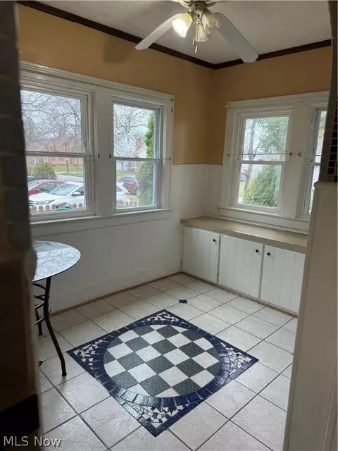 Entry Way - 2910 Park Dr, Lorain, OH 44052 photo 6 of 8