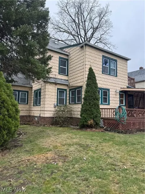 Exterior - 2910 Park Dr, Lorain, OH 44052 photo 6 of 14
