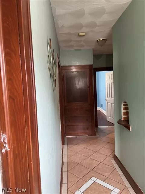 Entry Way - 2910 Park Dr, Lorain, OH 44052 photo 8 of 8