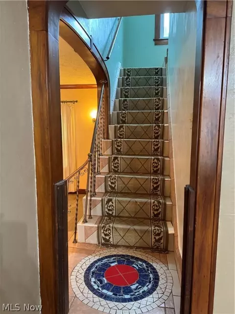 Entry Way - 2910 Park Dr, Lorain, OH 44052 photo 4 of 8