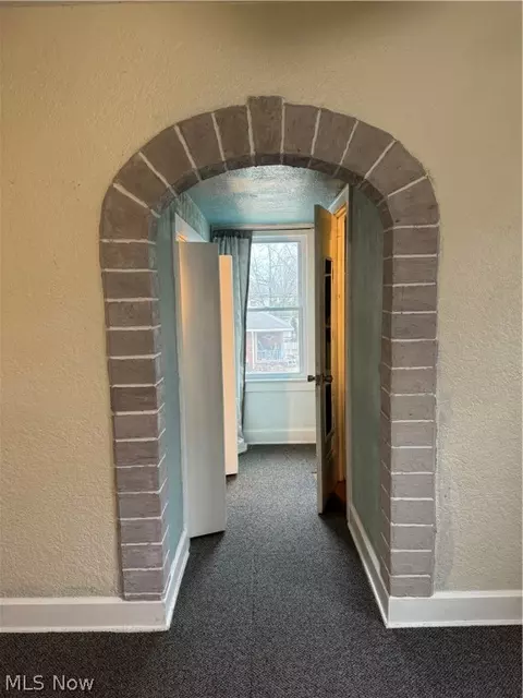 Entry Way - 2910 Park Dr, Lorain, OH 44052 photo 2 of 8