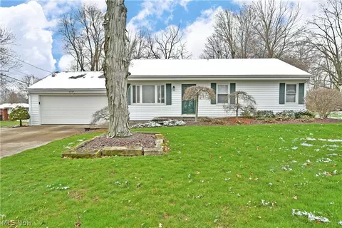 6283 Duncan Dr, Youngstown, OH 44514