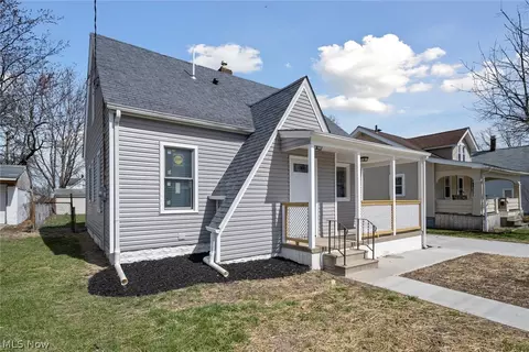 Exterior - 813 E 34th St, Lorain, OH 44055 photo 2 of 8