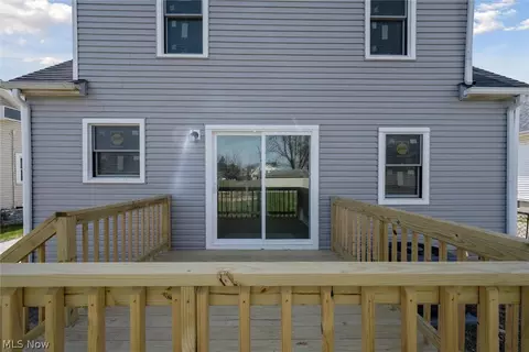 Exterior - 813 E 34th St, Lorain, OH 44055 photo 7 of 8