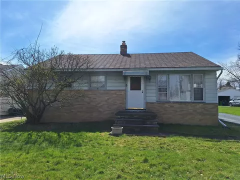 82 Best St, Bedford, OH 44146