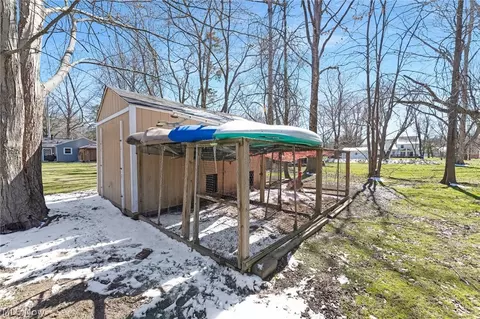Exterior - 2984 Rockefeller Rd, Willoughby Hills, OH 44092 photo 5 of 7