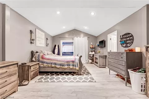 Bedroom - 2984 Rockefeller Rd, Willoughby Hills, OH 44092 photo 2 of 5