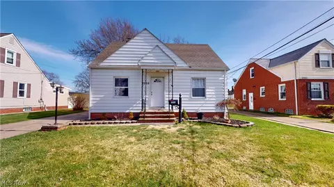 32818 Lake Shore Blvd, Willowick, OH 44095