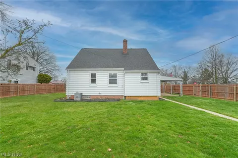Exterior - 8301 Ackley Rd, Parma, OH 44129 photo 10 of 12