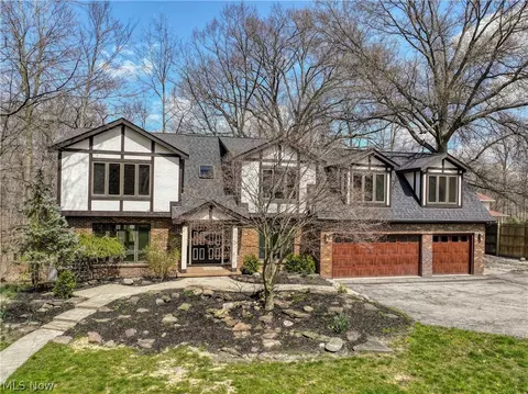 29329 Eddy Rd, Willoughby Hills, OH 44092