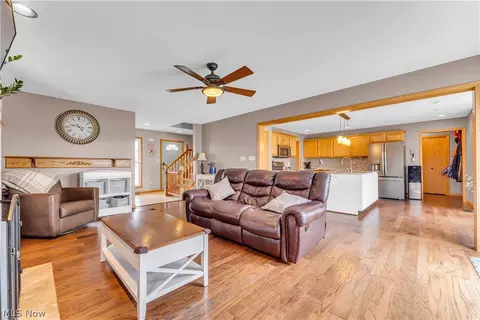 Living - 2560 Blake Rd, Wadsworth, OH 44281 photo 3 of 6
