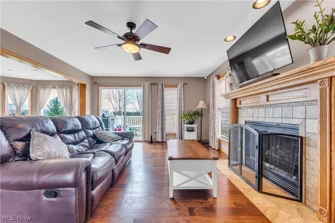 Living - 2560 Blake Rd, Wadsworth, OH 44281 photo 4 of 6