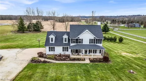 Exterior - 2560 Blake Rd, Wadsworth, OH 44281 photo 2 of 4