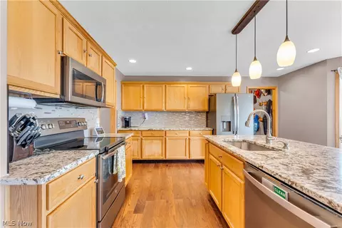 Kitchen - 2560 Blake Rd, Wadsworth, OH 44281 photo 4 of 5