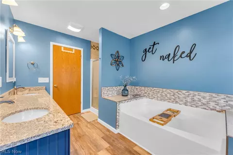 Bath - 2560 Blake Rd, Wadsworth, OH 44281 photo 4 of 5