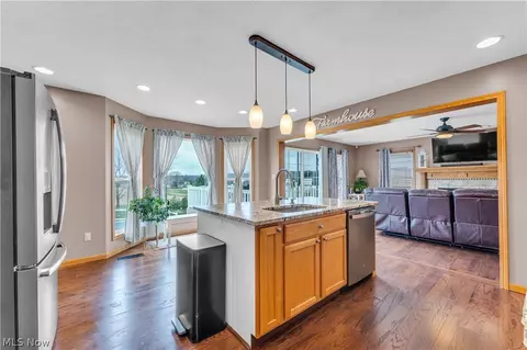 Kitchen - 2560 Blake Rd, Wadsworth, OH 44281 photo 2 of 5