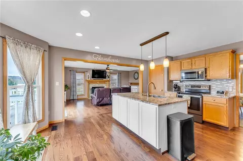 Kitchen - 2560 Blake Rd, Wadsworth, OH 44281 photo 1 of 5