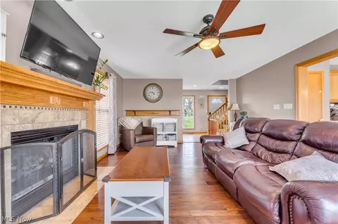 Living - 2560 Blake Rd, Wadsworth, OH 44281 photo 2 of 6