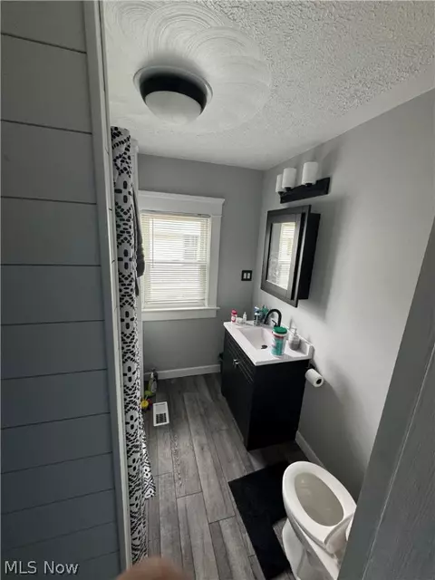 323 E 10th St, Dover, OH 44622 photo 5