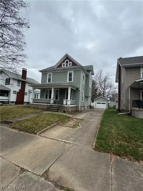 323 E 10th St, Dover, OH 44622 photo 2