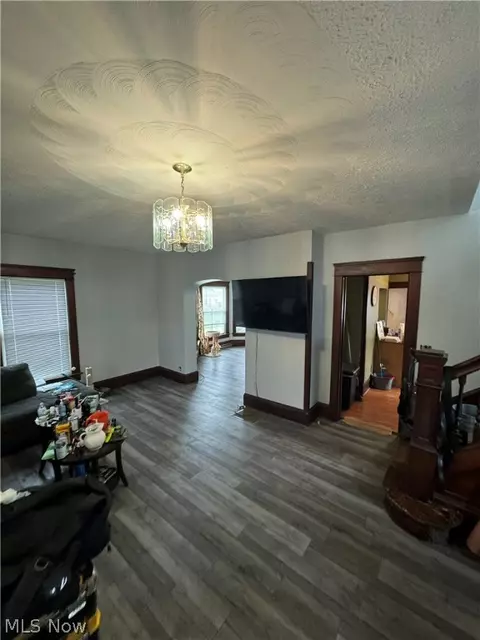 323 E 10th St, Dover, OH 44622 photo 4