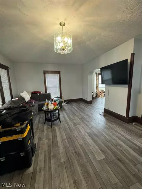 323 E 10th St, Dover, OH 44622 photo 3