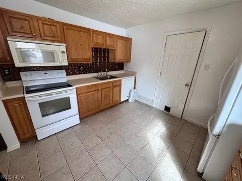 7459 Hawk Ave, Mentor, OH 44060 photo 9