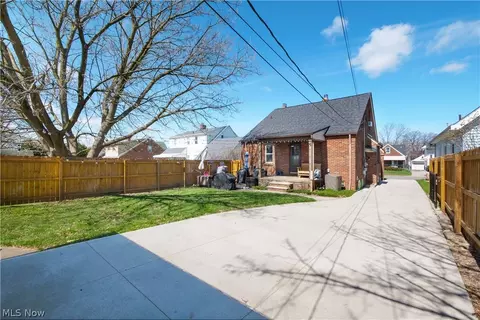 Exterior - 8019 Essen Ave, Parma, OH 44129 photo 4 of 6