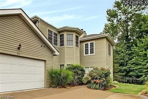 417 Eagle Trce, Mayfield Heights, OH 44124