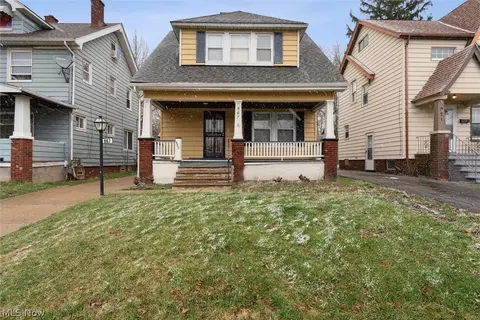 967 Selwyn Rd, Cleveland Heights, OH 44112