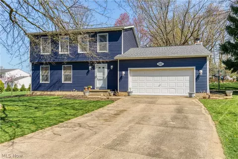 633 Sweetwater Dr, Wadsworth, OH 44281