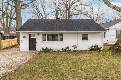 33919 Iris Ln, Eastlake, OH 44095