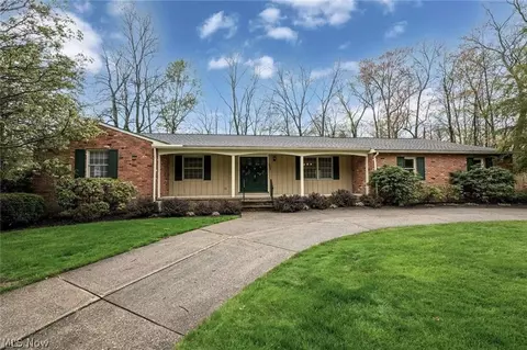 6864 Hickory Hill Dr, Mayfield Village, OH 44143