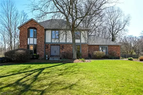 9379 Sherwood Trl, Brecksville, OH 44141