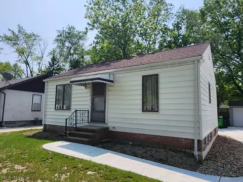 740 E 258th St, Euclid, OH 44132