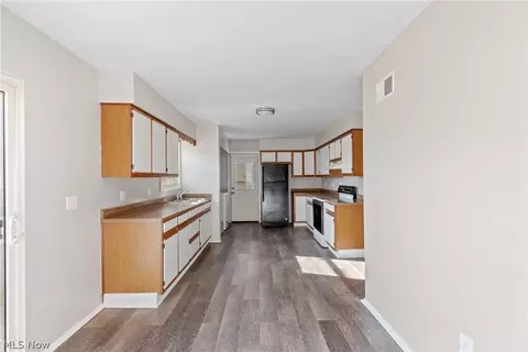 Kitchen - 2310 Morris Ave NE, Canton, OH 44705 photo 4 of 5