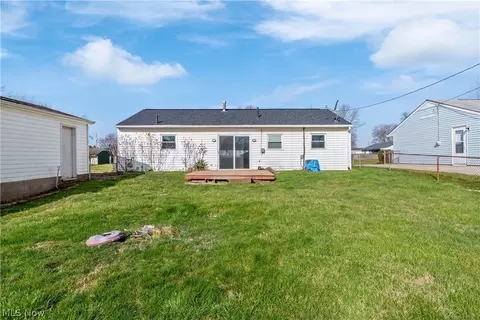 Exterior - 2310 Morris Ave NE, Canton, OH 44705 photo 6 of 8