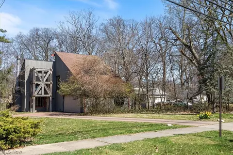 26716 E Oviatt Rd, Bay Village, OH 44140