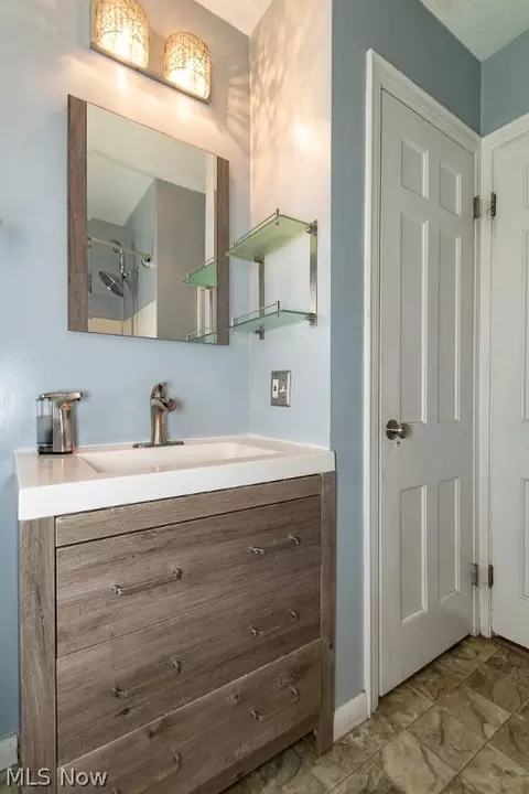 Bath - 1830 Maple St, Wickliffe, OH 44092 photo 1 of 5