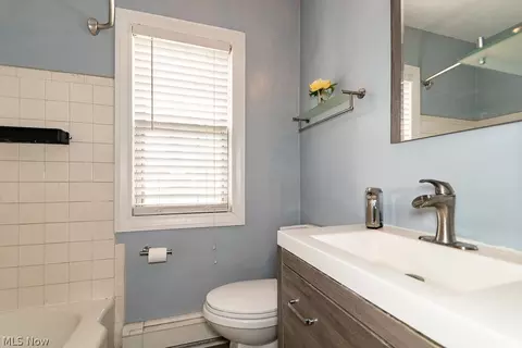 Bath - 1830 Maple St, Wickliffe, OH 44092 photo 2 of 5