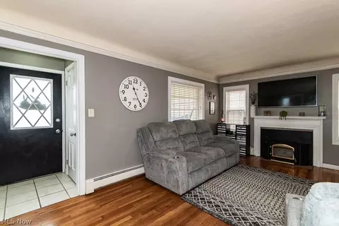 Living - 1830 Maple St, Wickliffe, OH 44092 photo 1 of 5