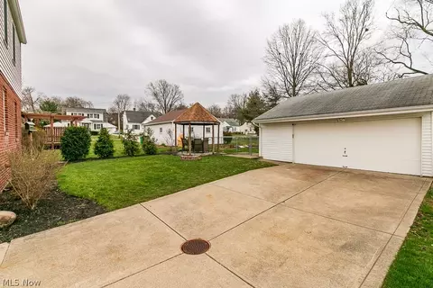 Exterior - 1830 Maple St, Wickliffe, OH 44092 photo 6 of 9
